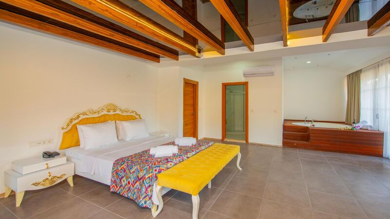 MIA SUITES HOTEL - SPA DELUXE
