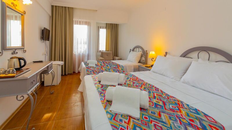 MIA SUITES HOTEL - SPA DELUXE